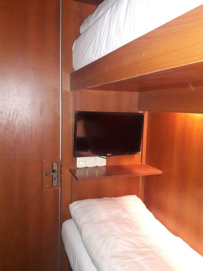 Onkel Inn Airport Sleepbox 拉巴斯 外观 照片